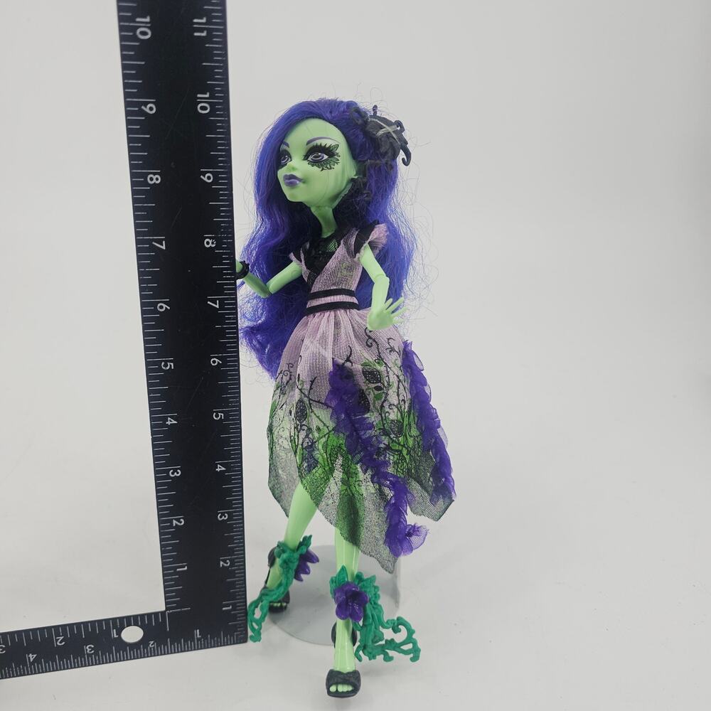 Monster High Doll Amanita Nightshade Limited Edition Gloom And Bloom 2011 No Box - Picture 6 of 9